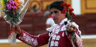 Rafael Cerro recogiendo el cariño del público. (FOTO:Gallardo)